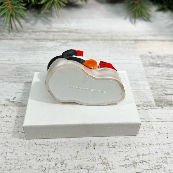 ⭐️ 4/$25 Vintage Hallmark Polar TV Christmas Ornament 1990 Penguin Television - Picture 8 of 10